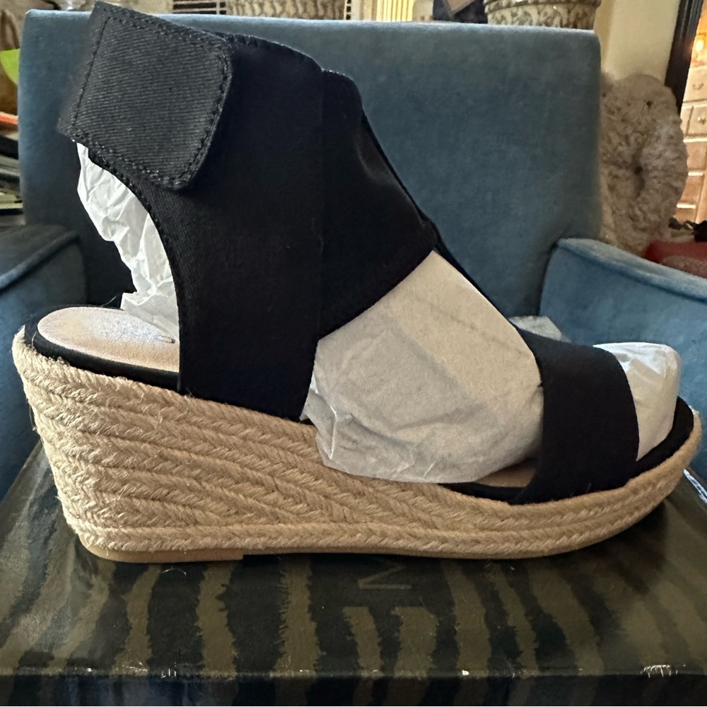 Brand new women’s wedge sandals